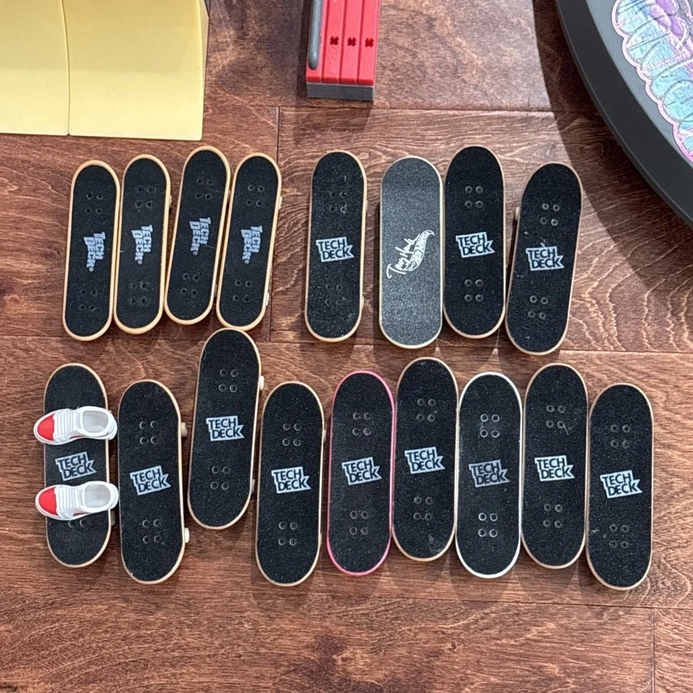 Lot of Spin Master SML 2022 Tech Deck - 17 Fingerboards Ramps Bench Shredline